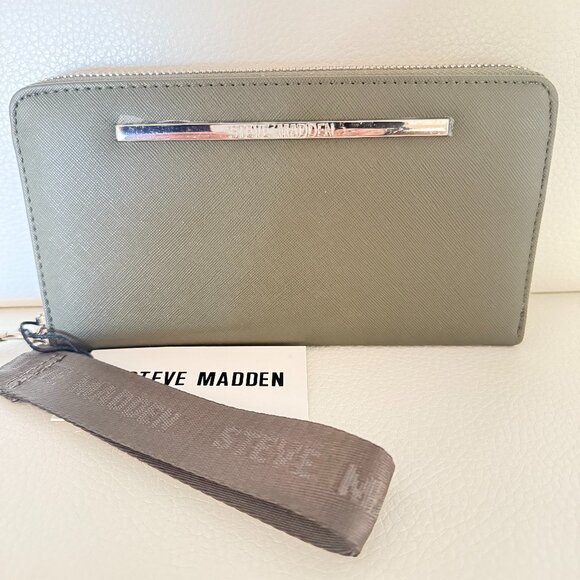 NWT STEVE MADDEN BZIP WEB WRISTLET CLUTCH WALLET JUNIPER - Picture 1 of 6